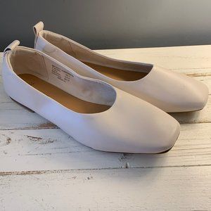 Womens flats, size 11